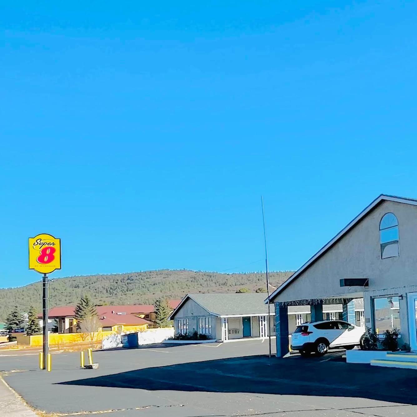 Super 8 By Wyndham Williams West Route 66 - Grand Canyon Area Екстериор снимка