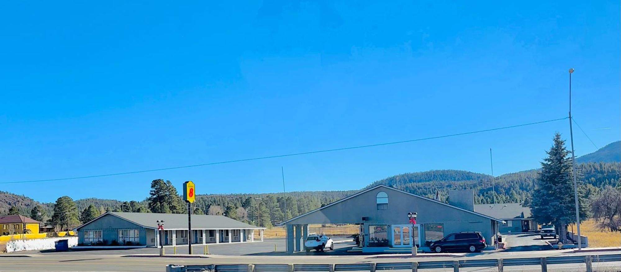 Super 8 By Wyndham Williams West Route 66 - Grand Canyon Area Екстериор снимка