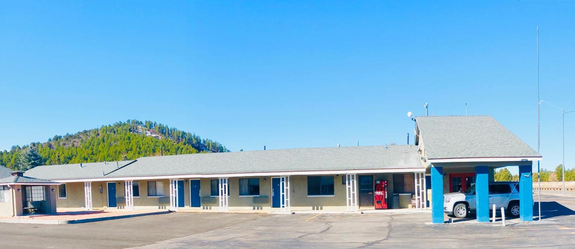 Super 8 By Wyndham Williams West Route 66 - Grand Canyon Area Екстериор снимка